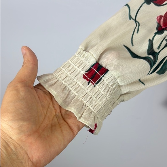 Torrid Cream and Red Roses Smocked Waist Blouse with Long Sleeves Size 1 - Picture 6 of 11